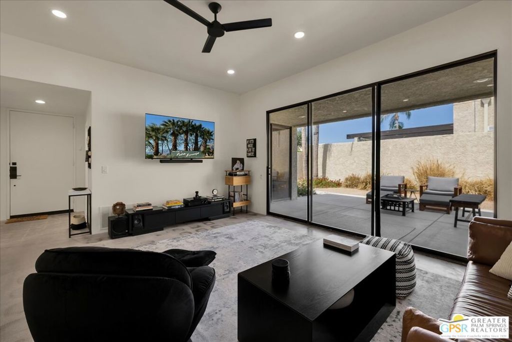 Image 12 of property listing at 410 N Hermosa Drive, Palm Springs, CA 92262