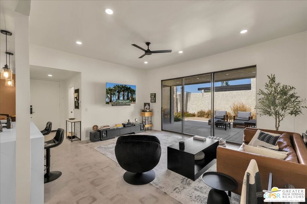 Image 16 of property listing at 410 N Hermosa Drive, Palm Springs, CA 92262