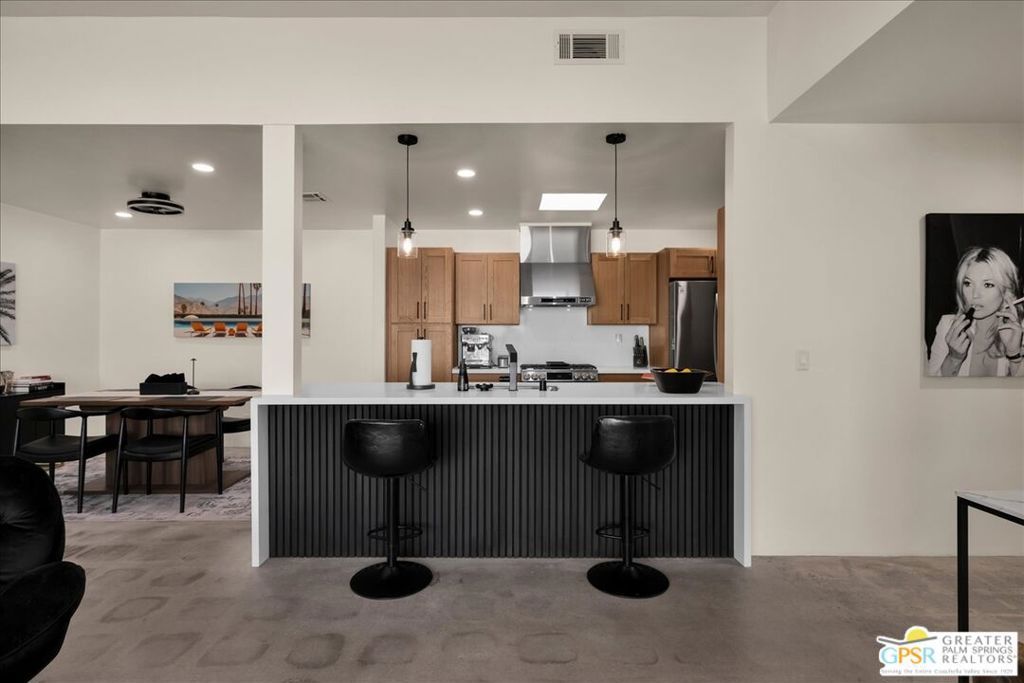 Image 19 of property listing at 410 N Hermosa Drive, Palm Springs, CA 92262