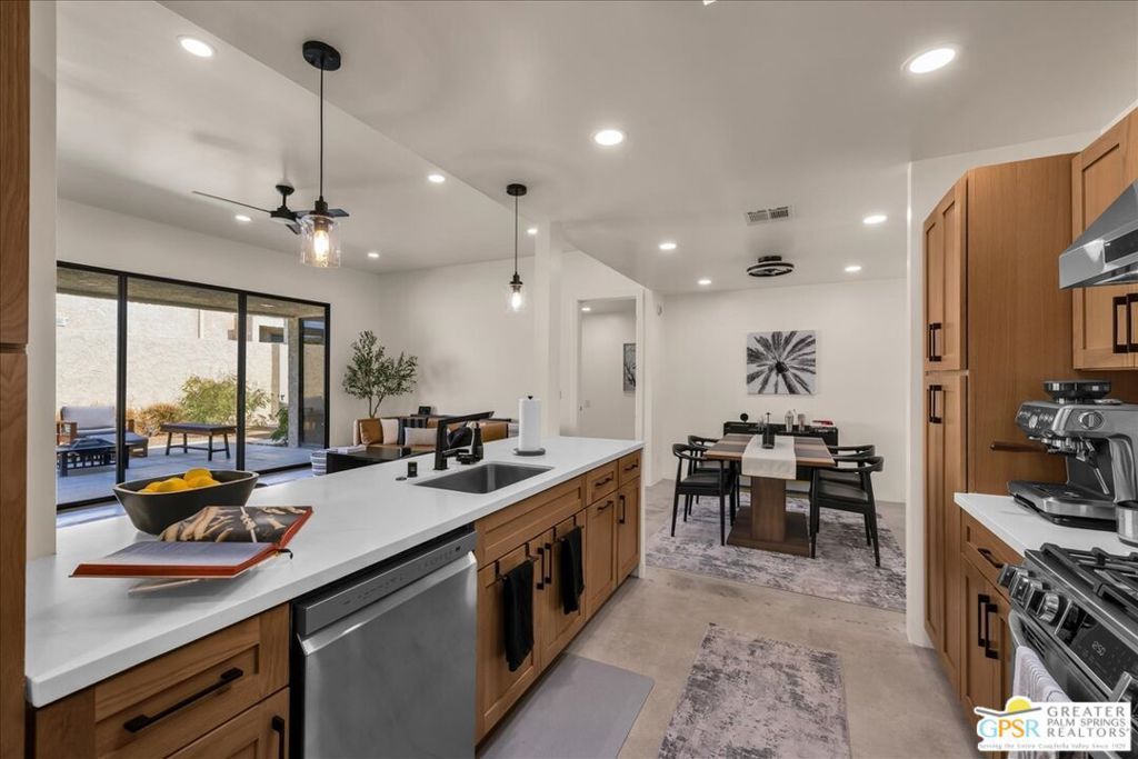 Image 22 of property listing at 410 N Hermosa Drive, Palm Springs, CA 92262