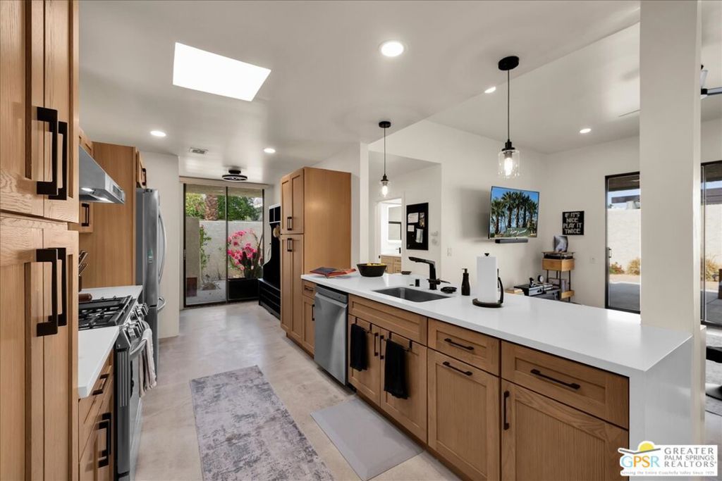 Image 24 of property listing at 410 N Hermosa Drive, Palm Springs, CA 92262