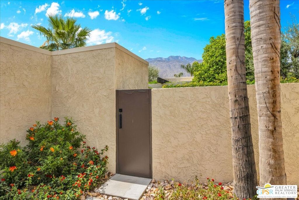 Image 8 of property listing at 410 N Hermosa Drive, Palm Springs, CA 92262