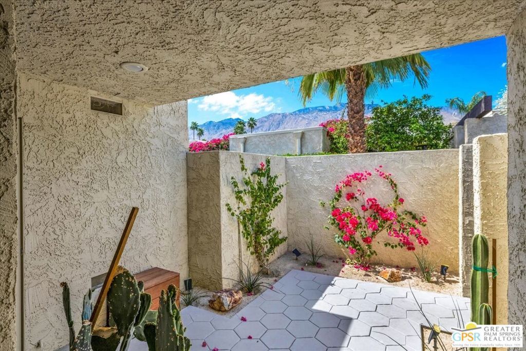 Image 9 of property listing at 410 N Hermosa Drive, Palm Springs, CA 92262