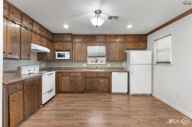 106 E WILLIAMS DRIVE, Burkburnett, TX 76354