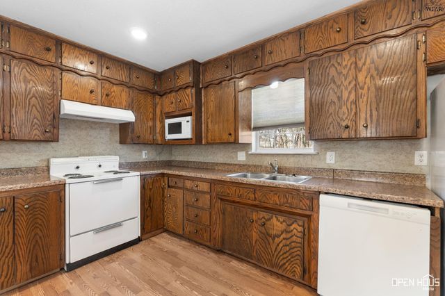 106 E WILLIAMS DRIVE, Burkburnett, TX 76354