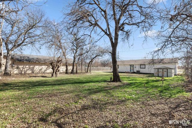 106 E WILLIAMS DRIVE, Burkburnett, TX 76354
