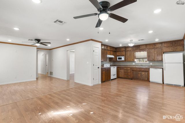 106 E WILLIAMS DRIVE, Burkburnett, TX 76354