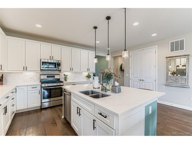 902 Pinecliff Dr, Erie, CO 80516