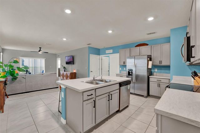 929 AUGUST SKY DR, Deltona, FL 32738