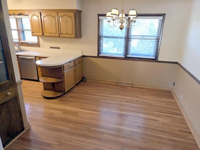 960 Webster AVENUE, Brookfield, WI 53005