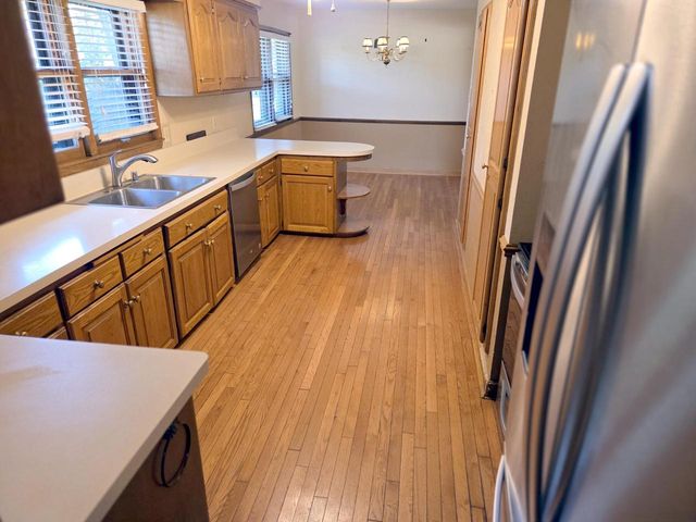 960 Webster AVENUE, Brookfield, WI 53005