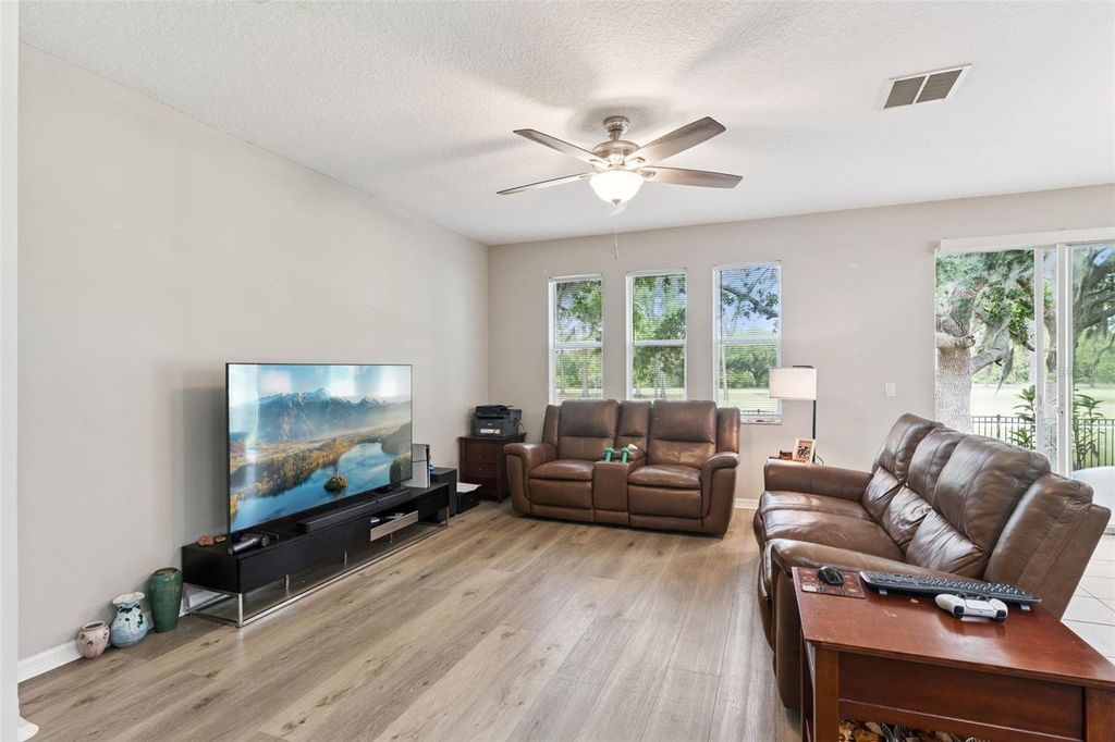 Image 7 of property listing at 4627 BLUE MAJOR DRIVE, Windermere, FL 34786