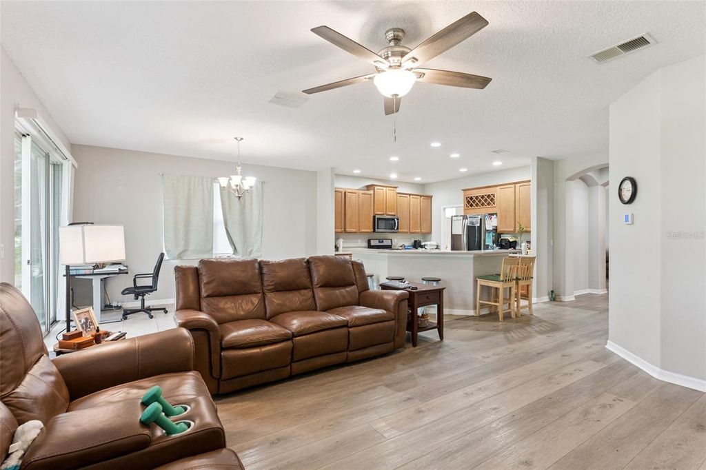 Image 8 of property listing at 4627 BLUE MAJOR DRIVE, Windermere, FL 34786