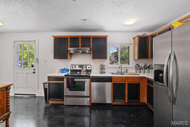 6446 Virginia Avenue, St Louis, MO 63111