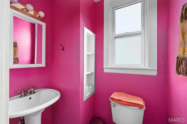 6446 Virginia Avenue, St Louis, MO 63111