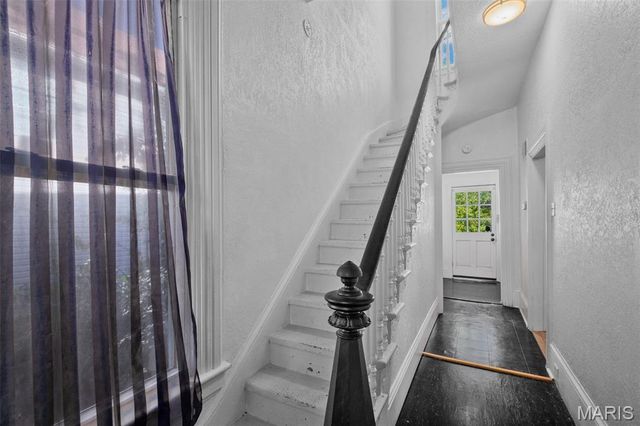 6446 Virginia Avenue, St Louis, MO 63111