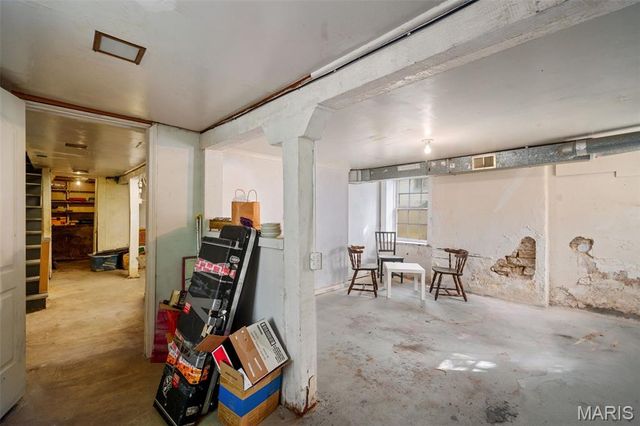 6446 Virginia Avenue, St Louis, MO 63111