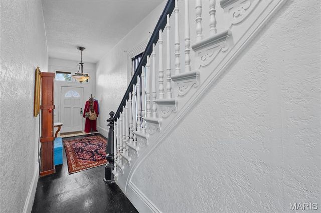 6446 Virginia Avenue, St Louis, MO 63111