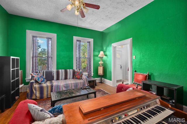 6446 Virginia Avenue, St Louis, MO 63111