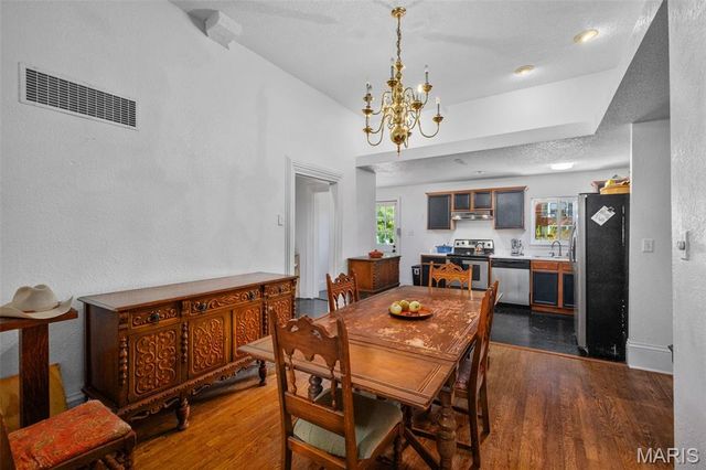 6446 Virginia Avenue, St Louis, MO 63111