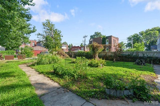 6446 Virginia Avenue, St Louis, MO 63111