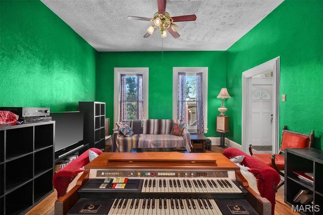 6446 Virginia Avenue, St Louis, MO 63111