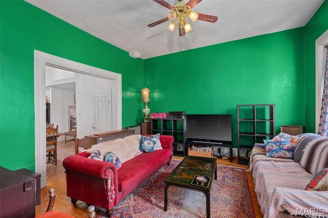 6446 Virginia Avenue, St Louis, MO 63111