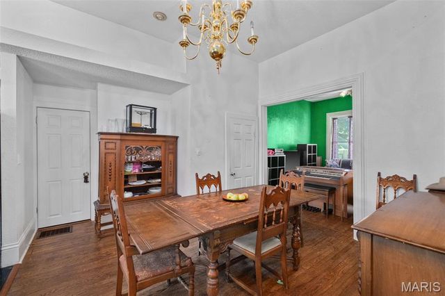 6446 Virginia Avenue, St Louis, MO 63111