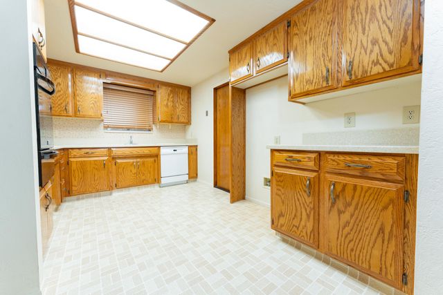 1306 Lowery Street, Porterville, CA 93257