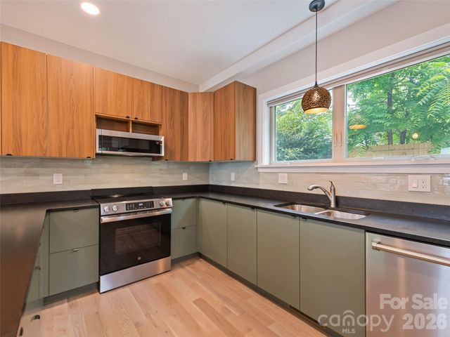 10 Pruitt Street, Asheville, NC 28806