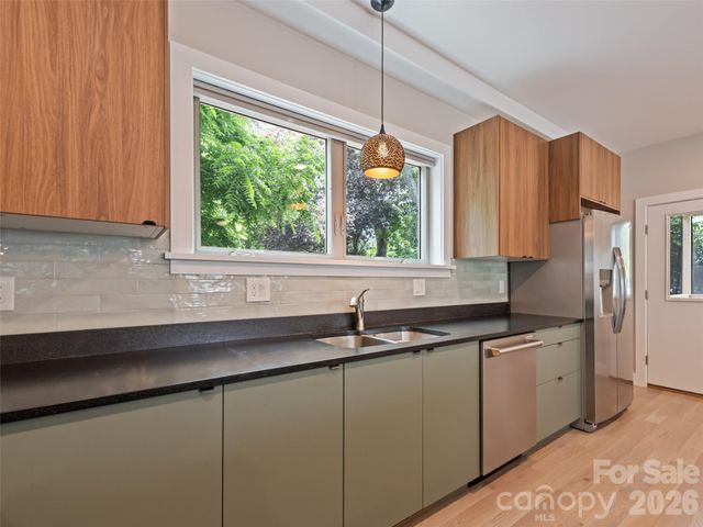 10 Pruitt Street, Asheville, NC 28806