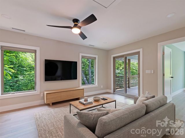 10 Pruitt Street, Asheville, NC 28806