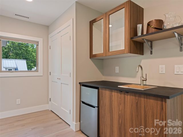 10 Pruitt Street, Asheville, NC 28806