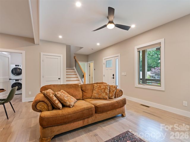 10 Pruitt Street, Asheville, NC 28806