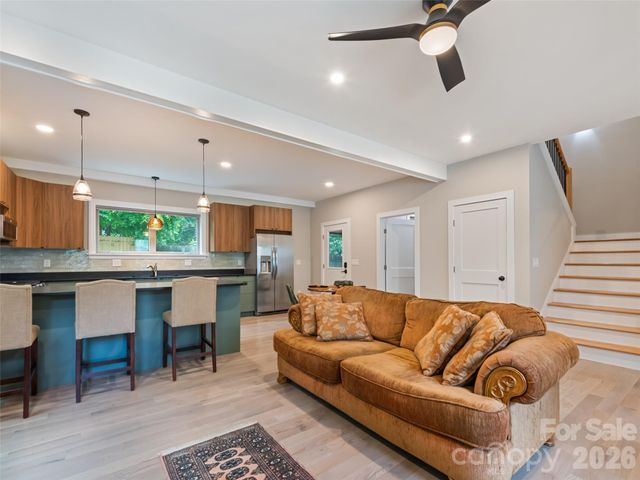 10 Pruitt Street, Asheville, NC 28806