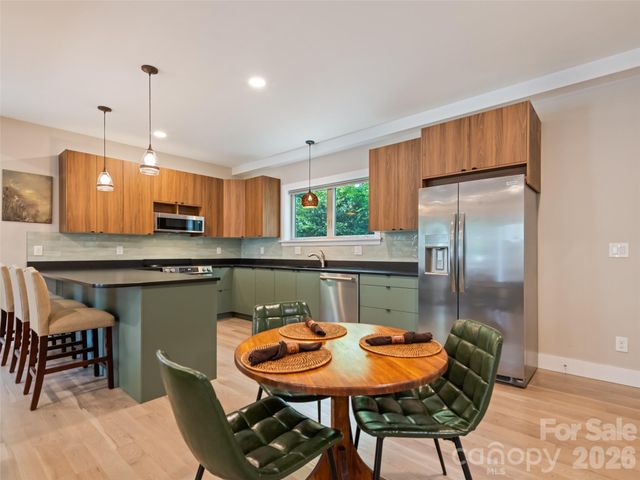 10 Pruitt Street, Asheville, NC 28806
