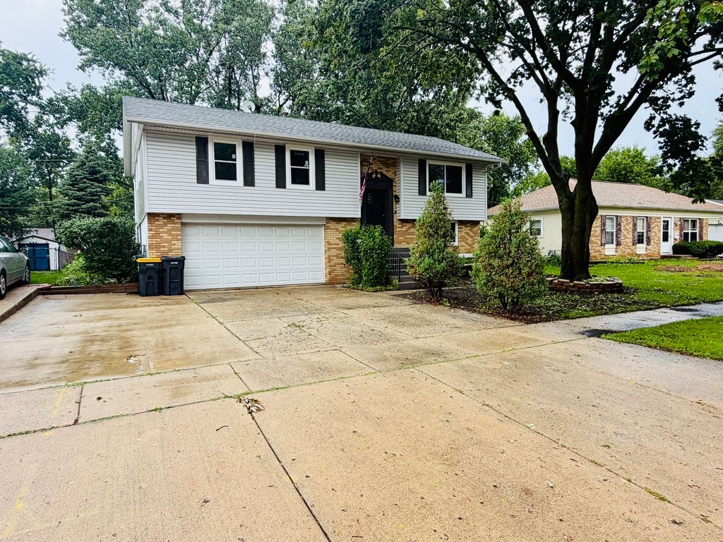 807 Hayward Avenue, Streamwood, IL 60107 — exterior