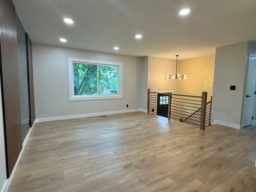807 Hayward Avenue, Streamwood, IL 60107 — photo 3