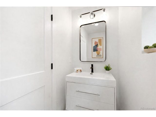 2849 N Vine St, Denver, CO 80205