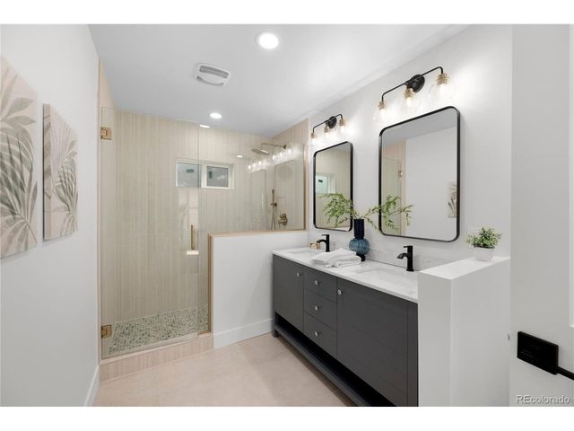 2849 N Vine St, Denver, CO 80205