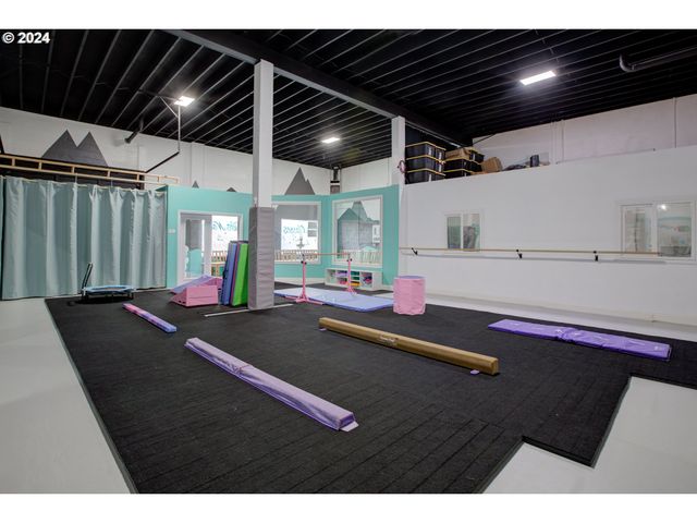 1560 Se STEPHENS St, Roseburg, OR 97470