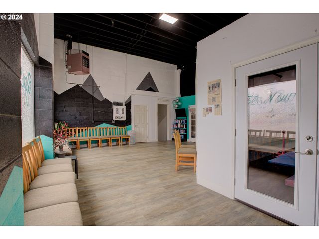 1560 Se STEPHENS St, Roseburg, OR 97470