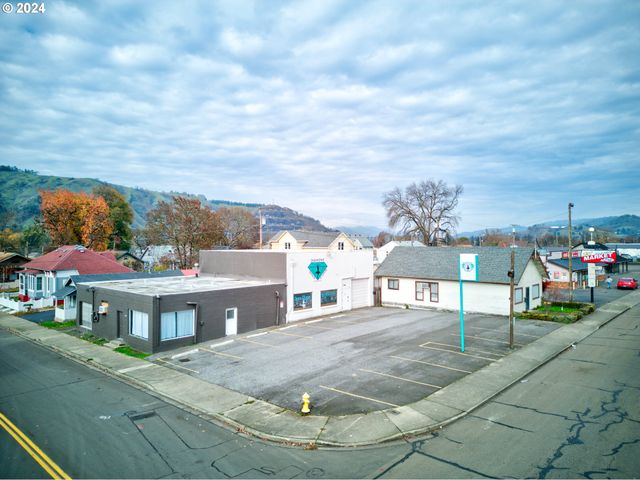 1560 Se STEPHENS St, Roseburg, OR 97470