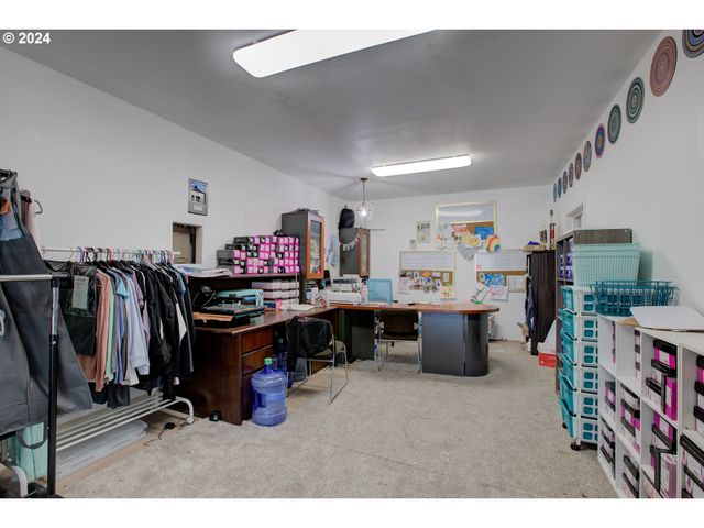 1560 Se STEPHENS St, Roseburg, OR 97470