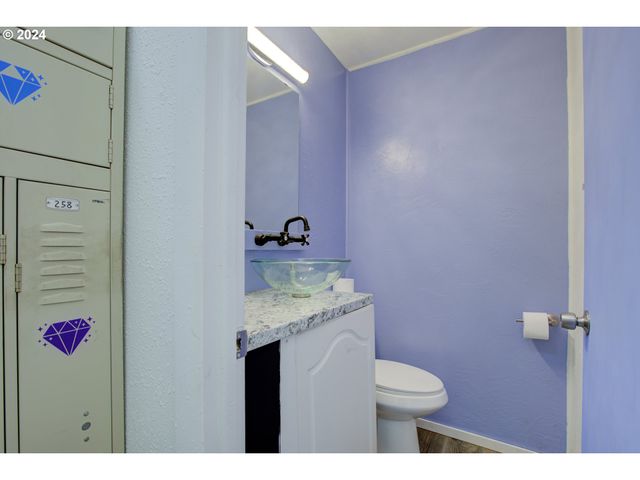 1560 Se STEPHENS St, Roseburg, OR 97470