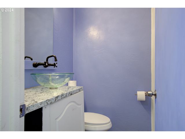 1560 Se STEPHENS St, Roseburg, OR 97470