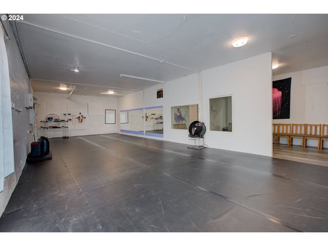 1560 Se STEPHENS St, Roseburg, OR 97470