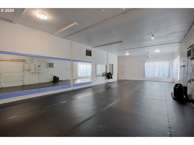 1560 Se STEPHENS St, Roseburg, OR 97470