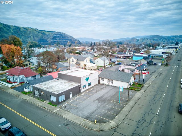 1560 Se STEPHENS St, Roseburg, OR 97470