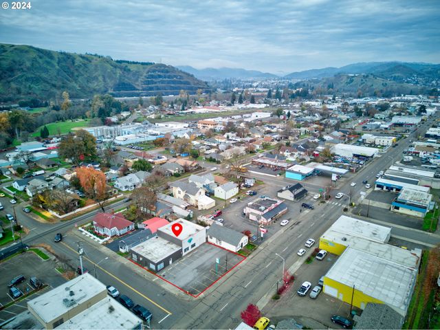 1560 Se STEPHENS St, Roseburg, OR 97470